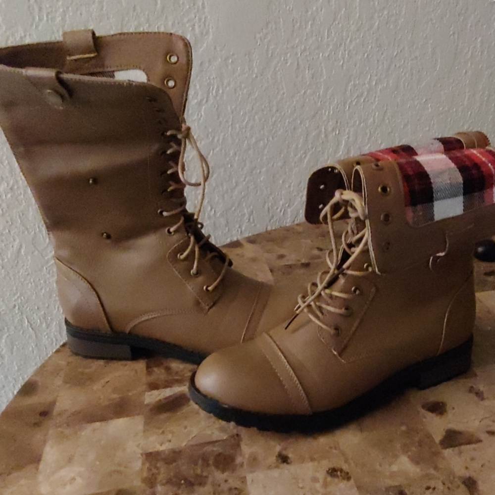 Combat boots